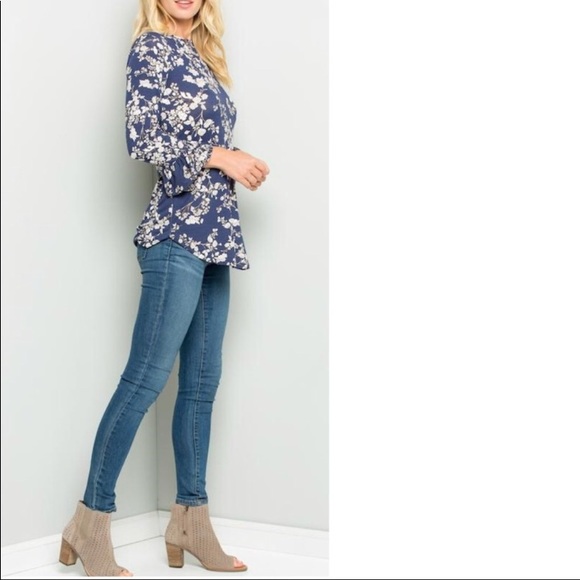 Layla Lavender floral top - Picture 2 of 4